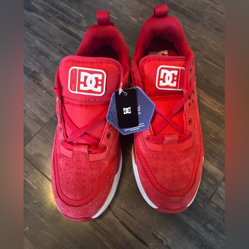DC Shoes NWT E. Tribeka Silhouette